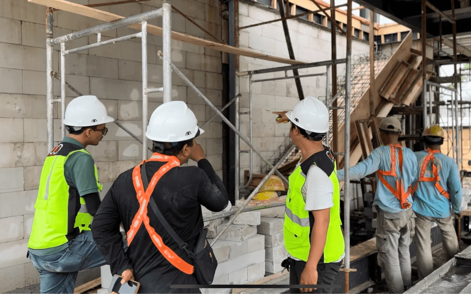 Navigating Bali’s Traffic: Strategies for Smooth Material Delivery on Construction Sites
